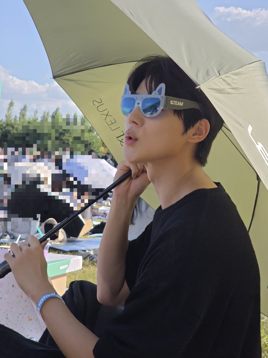 ruru_rua_ha's tweet photo. 문상민님이 바로 앞에 있었는디요
누구보러 왔냐그래서 앤팀이요 하니까 아 의주? 하심 https://t.co/n03gsrpXRp