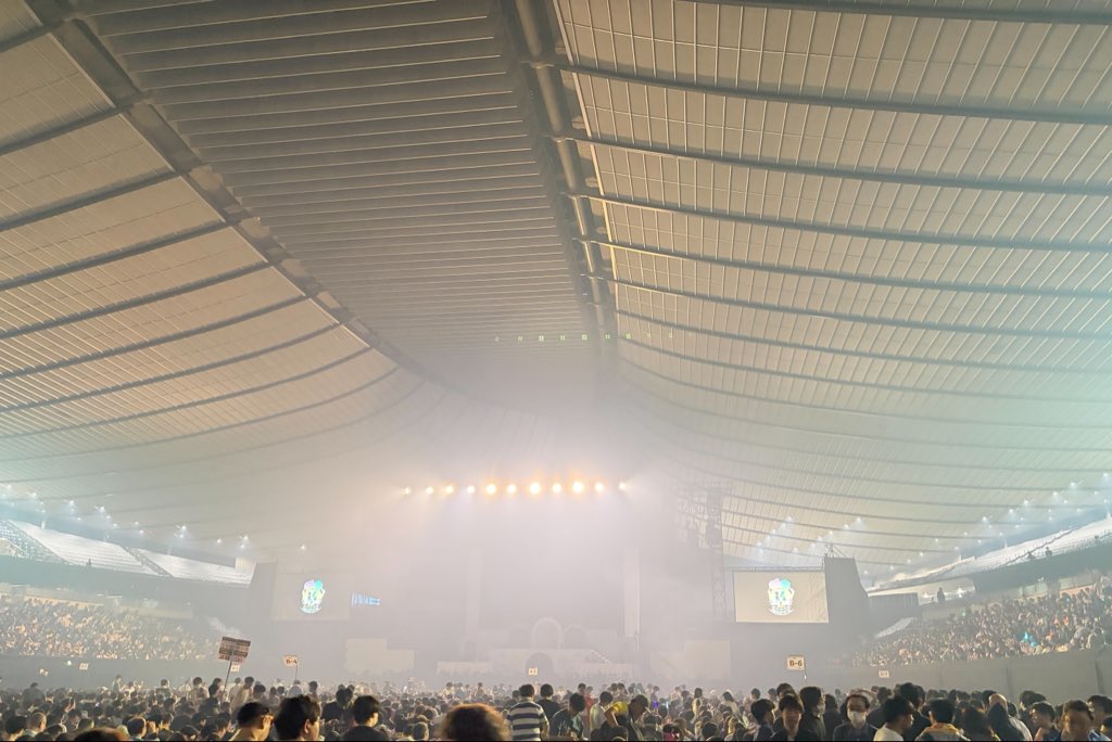 ssou_mmsk's tweet photo. アリーナ最後列ブロックで吹いたわw https://t.co/AoEO3HNh9o