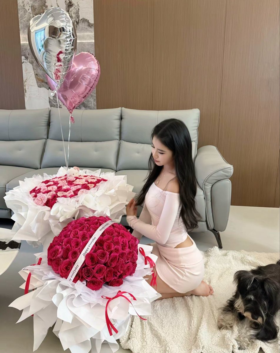 katrinka47's tweet photo. 全都收下的话，那晚上就要当小泡芙被灌满了哦🥵 #女大 #反差 #御姐 #腿控 #母狗 #媚男 #榨精 #骚货 #羞辱 #自毁 https://t.co/QNTd0FmXuk