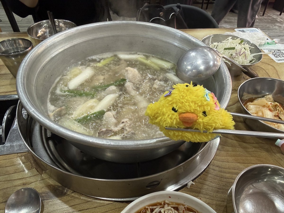 myfavchive's tweet photo. 앤팀 맛집 왔다갔으니까 의리투표 https://t.co/DF9KklKdkg