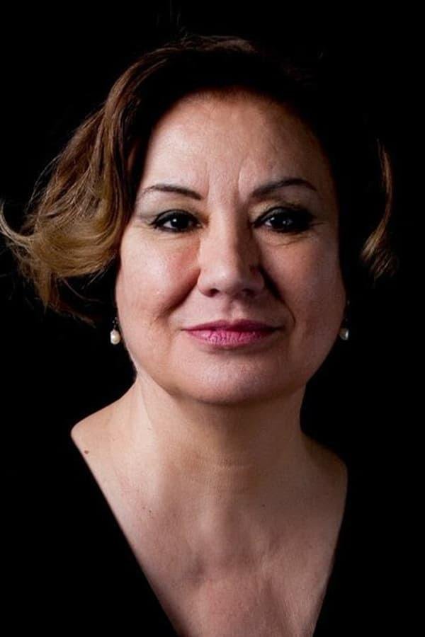 Meryemce_34's tweet photo. Sevgili #GülsenTuncer, en son #3Fidan'ın anmasında görüştük. Annem için "arkadaşımı niye getirmedim?"diye sordu. Artık yaşlı,gelemiyor,selamı var dedim."Ne yaşlanması ayol,bize yaşlanmak yasak"dedi,gülüştük. Sanatı hep emekten,halktan yana seferber ettin. 
Güle güle,alkışlarla🙏 https://t.co/PagZwcnqh2