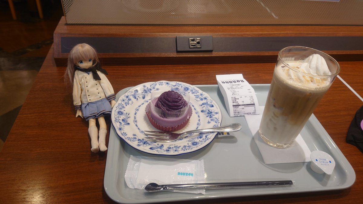 takupon8020's tweet photo. 乗車予定の特急が来るまで休憩です。
#旅するチノちゃん https://t.co/qupD3vS407
