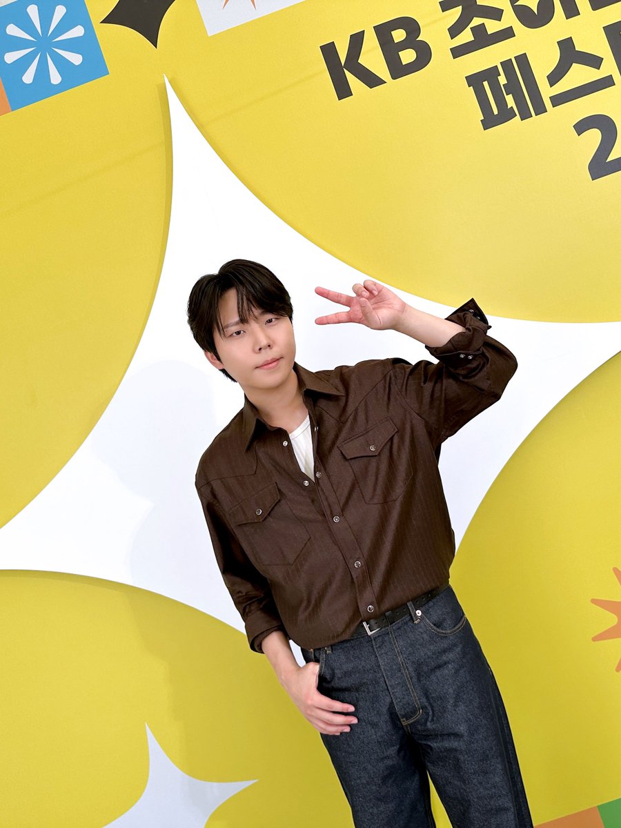 meet_the_seung's tweet photo. 정승환과 함께한 💫KB 조이올팍 페스티벌 2026💫

가을을 즐기기 딱 좋은 날🤎
정승환의 무대로 행복한 시간 되셨길 바랍니다! 

🎼 SET LIST 

01. 그 겨울
02. 비가 온다
03. 사뿐
04. 벚꽃이 내리는 봄길 위에서 우리 다시 만나요
05. 너였다면 
06. 눈사람
07. 언제라도 어디에서라도 

#정승환 #JungSeungHwan