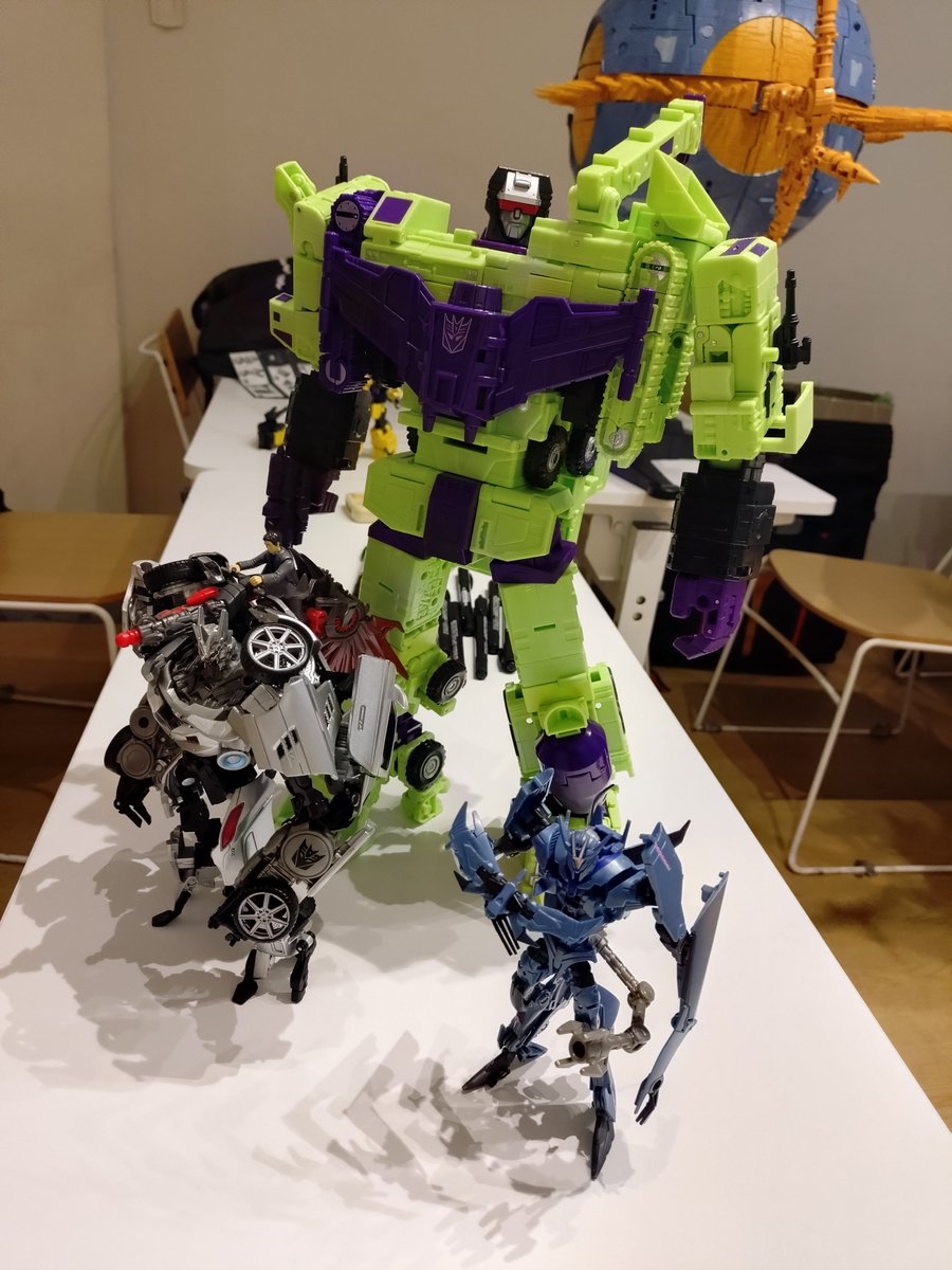 kgare0078's tweet photo. 本日参加させていただきました!
久々のTFオフ会だったのでTFネタで盛り上がれて楽しかったです😀
#TF玩具オフ会
#GGGGMEETING
#ギガミー https://t.co/3yyxq7QQg4
