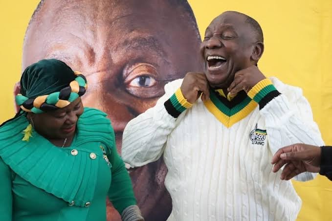 WallaMokoko's tweet photo. What if he has extended Madlanga's deadline to Jan in order to announce its indefinite extension in the #SONA27 with new TORs. Then gets a new budget set aside for it ahead of the Budget Speech?

#maturedsundays • Podcast and Chill • MacG • Amahle • #huntersiced • BE HONEST https://t.co/M38lgWwBTt
