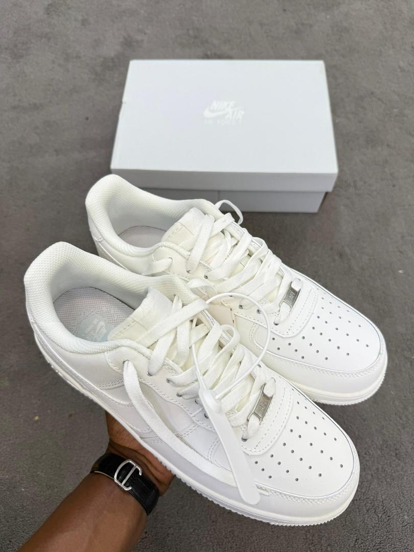 steezecityng's tweet photo. Triple White AF1 

77 BANs (40 - 47) https://t.co/yBgnzb6Zw9