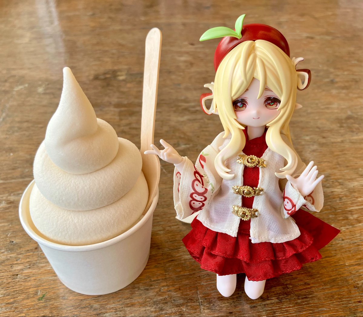347akr's tweet photo. りんごソフトも食べました。
#Minty3
#ブラインドドール https://t.co/QpaeWPGjdW