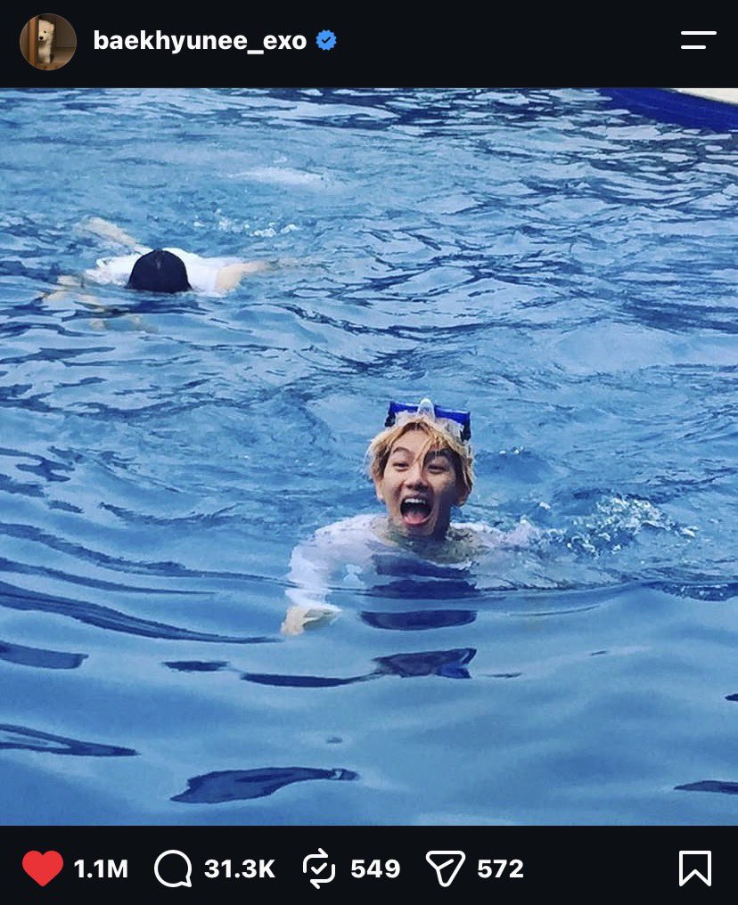 baekyeoluvshot's tweet photo. AS LONG AS WE STILL HAVE THESE HANGING ON THEIR FEEDS https://t.co/Jz8AJ74akL