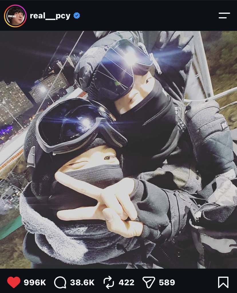 baekyeoluvshot's tweet photo. AS LONG AS WE STILL HAVE THESE HANGING ON THEIR FEEDS https://t.co/Jz8AJ74akL