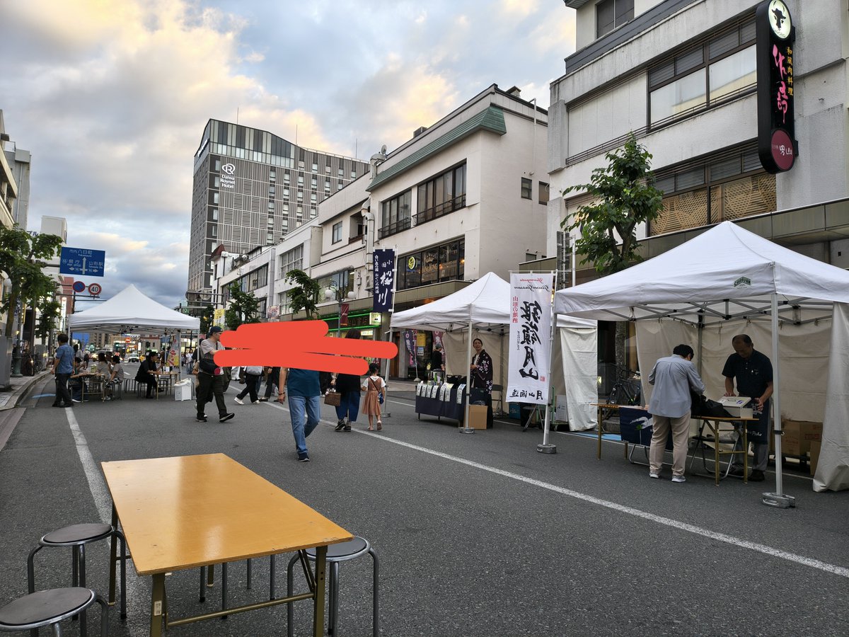 gurumeraidaa's tweet photo. すずらん街のイベントに来てました。
開放感があっていいですね～☀️
明日は馬見ヶ崎川で日本一の芋煮会があるみたいです。
山形盛り上がっていきましょ～❗😄🍶
#山形駅 #山形市 #山形県 #日本一の芋煮会フェスティバル #すずらん街 #日本酒 https://t.co/WQT4ExTY1e