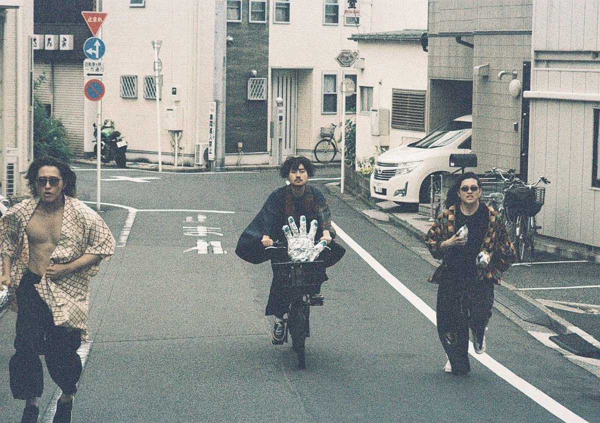 hughdelon__'s tweet photo. Music Video ��必殺技”OFF SHOT📸

▼Music Video
https://t.co/I1Sms3k8Sq

▼Streaming / DL
https://t.co/5g5oLlCyzE 

📸#2#4 @藤井恵介
📸#1#3  @yorozuya_hirota https://t.co/lF4VJ5gz8z