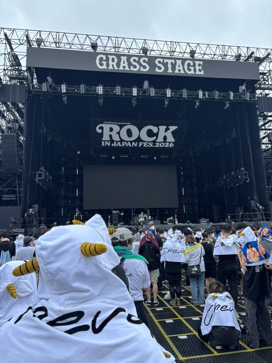 _kaeraseroman's tweet photo. ロッキンめちゃ楽しいけど帰り道はしっかり座って電車で帰りたいから15:30に会場を出てしまった。Chevon、muque、最高のLIVEありがとう🔥👏🏻 https://t.co/C5XVToSgz7