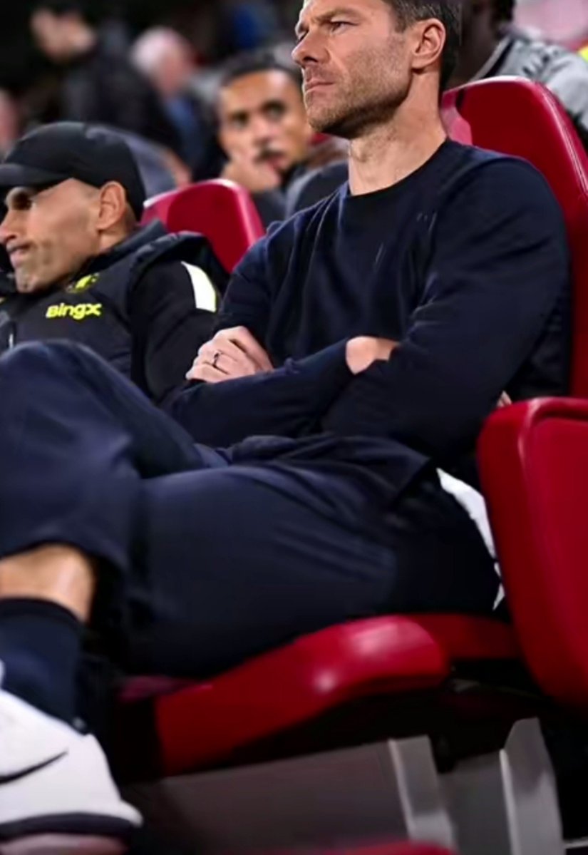 ro_ne_te's tweet photo. Chelsea coach Xabi Alonso generation https://t.co/nkNzVlPMAE