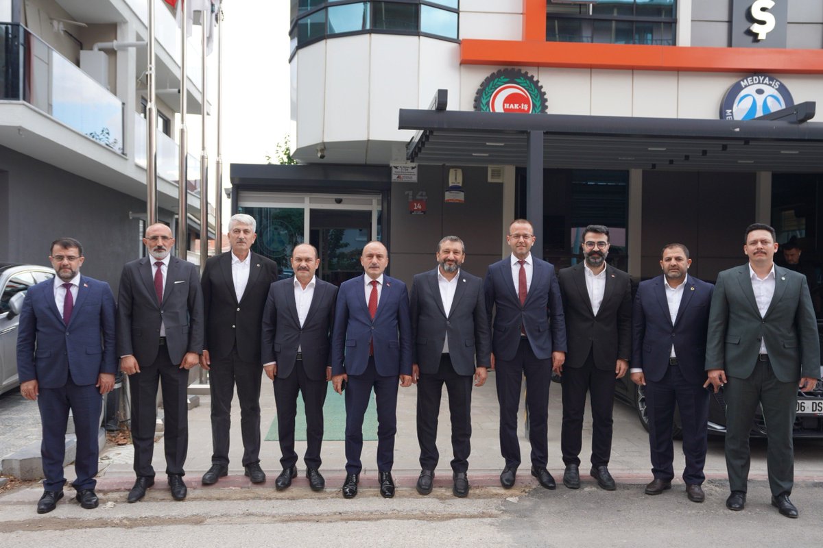 ozsagliksen's tweet photo. GENEL BAŞKAN SERT, KARDEŞ SENDİKALARIMIZI ZİYARET ETTİ

HAK-İŞ Genel Başkan Yardımcısı ve Genel Başkanımız Devlet Sert, Medya İş Sendikası, Oleyis Sendikası, Öz Ağaç-İş Sendikası ve Öz Maden İş Sendikasını ziyaret etti.

⬇️
https://t.co/1eggk46JFk https://t.co/nnGD8j9AsN