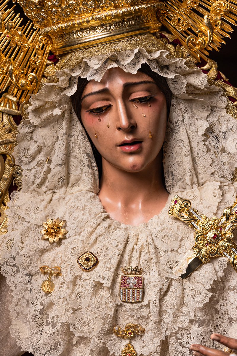 HdadHumildad's tweet photo. ⚜️ #CULTOS |

Nuestra amantísima Titular, Nuestra Madre y Señora de la Merced, amanece vestida para la celebración de los solemnes cultos en su honor, que darán comienzo, D. m., el próximo lunes 21.

Desde estas líneas, animamos a toda la feligresía, a nuestros hermanos y a todos los devotos de Nuestra Madre y Señora de la Merced a participar activamente en sus días grandes.

Que la devoción a la Santísima Virgen nos redima de toda esclavitud y nos haga, a su ejemplo, mensajeros de liberación.

@pvictoriamalaga

#CofradíasMLG