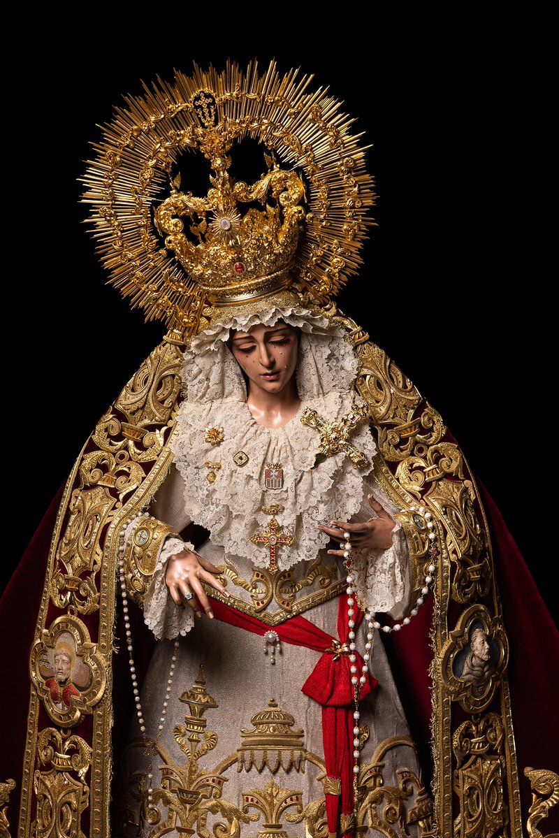HdadHumildad's tweet photo. ⚜️ #CULTOS |

Nuestra amantísima Titular, Nuestra Madre y Señora de la Merced, amanece vestida para la celebración de los solemnes cultos en su honor, que darán comienzo, D. m., el próximo lunes 21.

Desde estas líneas, animamos a toda la feligresía, a nuestros hermanos y a todos los devotos de Nuestra Madre y Señora de la Merced a participar activamente en sus días grandes.

Que la devoción a la Santísima Virgen nos redima de toda esclavitud y nos haga, a su ejemplo, mensajeros de liberación.

@pvictoriamalaga

#CofradíasMLG
