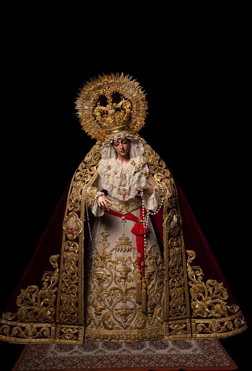 HdadHumildad's tweet photo. ⚜️ #CULTOS |

Nuestra amantísima Titular, Nuestra Madre y Señora de la Merced, amanece vestida para la celebración de los solemnes cultos en su honor, que darán comienzo, D. m., el próximo lunes 21.

Desde estas líneas, animamos a toda la feligresía, a nuestros hermanos y a todos los devotos de Nuestra Madre y Señora de la Merced a participar activamente en sus días grandes.

Que la devoción a la Santísima Virgen nos redima de toda esclavitud y nos haga, a su ejemplo, mensajeros de liberación.

@pvictoriamalaga

#CofradíasMLG