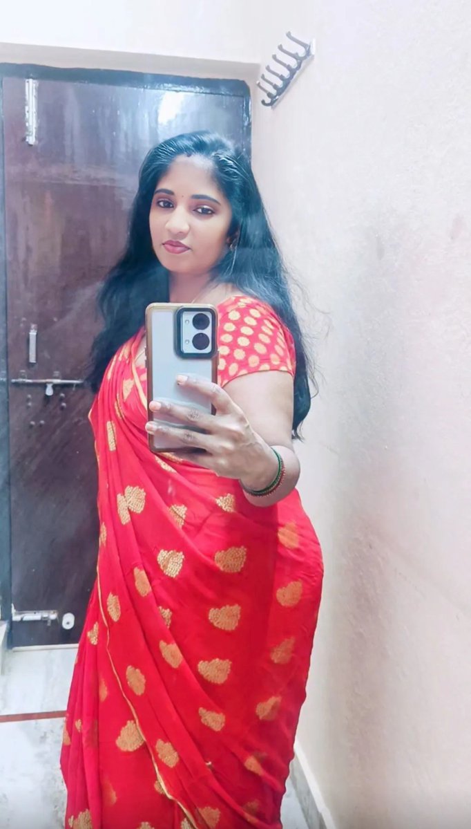 Poovizhimalar94's tweet photo. வாழ்க்கையின் இந்த கட்டத்தில், ஆன்மாவை வருடும் உணர்வு  தவிர வேறெதையும் நான் பெரிதாக விரும்புவதில்லை. 😉

ஒரு வேலை நான் அப்படி இல்லையோ... 🤔😉🫣 https://t.co/rw2yc2ozok