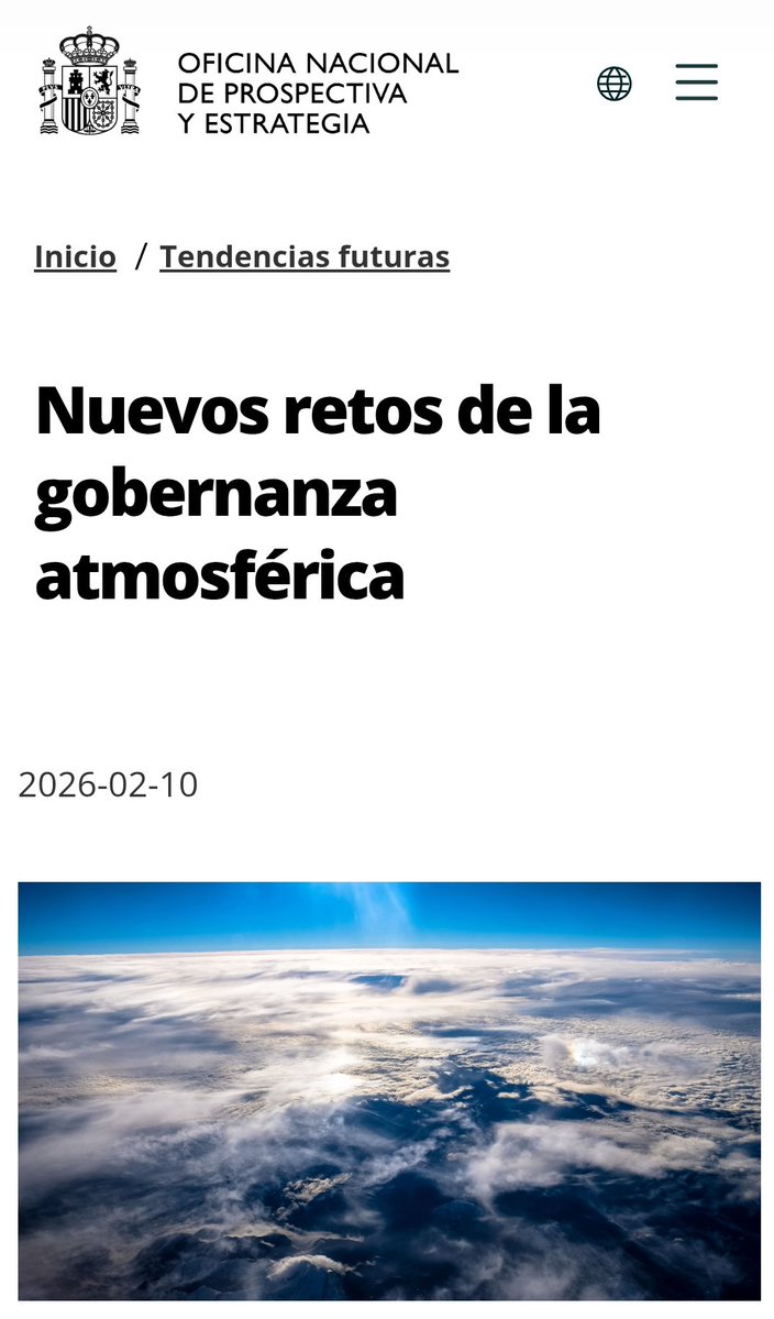 GeoingenieriaMu's tweet photo. 🔥ATENTOS A ESTE DOCUMENTO 🔥Link al final🔗

Documento de la Oficina Nacional de Prospectiva y Estrategia (España 2050) titulado «Nuevos retos de la gobernanza atmosférica», publicado el 10 de febrero de 2026. Es un documento oficial del Gobierno de España, y merece la pena analizarlo porque habla de geoingeniería solar de una forma bastante directa.

El documento parte de la Modificación de la Radiación Solar (SRM). La define como un conjunto de intervenciones destinadas a reflejar una parte de la radiación solar entrante para producir un enfriamiento temporal del planeta.

Menciona expresamente cuatro tipos:

🔴Inyección de aerosoles estratosféricos (SAI).
🔴Blanqueamiento de nubes marinas.
🔴Modificación de nubes cirros.
Sistemas orbitales de reflexión solar.
https://t.co/st41NnbsXu