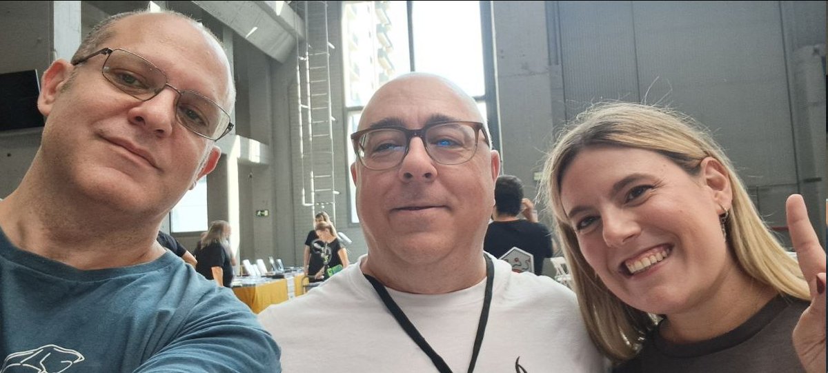 Shadowlandsed's tweet photo. Un vistazo a nuestro primer día en las #LES26 @J_Ludoergosum, en su estupenda y solidaria resurrección. Miguel Ángel, Srytper Rol y Sofía fueron los másters que repartieron juego desde las tierras sombrías. ¡Hoy seguimos! https://t.co/f0kYJNbMlC