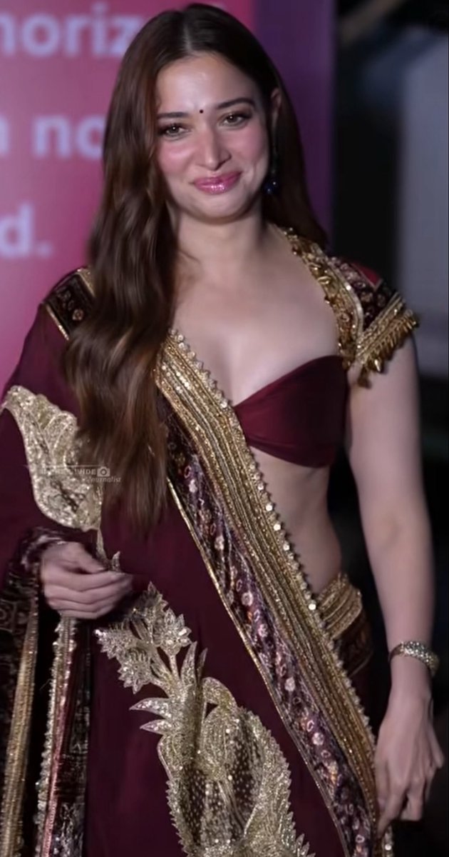 111Arivu59286's tweet photo. Uff tammu paal munda un moonjiya nalla nakklam di un odambu full ah nakki rusipakanum vella munda tammu🥵 https://t.co/B8DDa4FngT