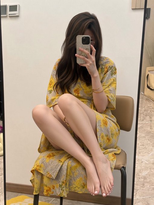 DCTheBowFairy's tweet photo. 我大概是颠了，都已经是孩子的妈，有了婚姻，有了体面的工作......却总幻想能在推上找个懂我的异性朋友🙃 https://t.co/4EtTYhf1nJ