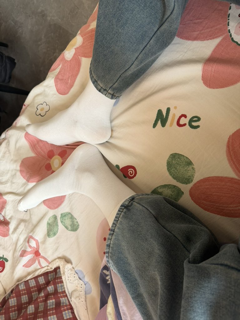 Shsbdbxjo's tweet photo. 有玩胁迫曝光的吗？？看到帖子能评论骂我一句吗什么都可以 想玩��子游戏 #曝光 #贱狗 #公狗 #男m #女s #恶堕 #胁迫 #直男 #白袜 https://t.co/zc0EEpMVGb