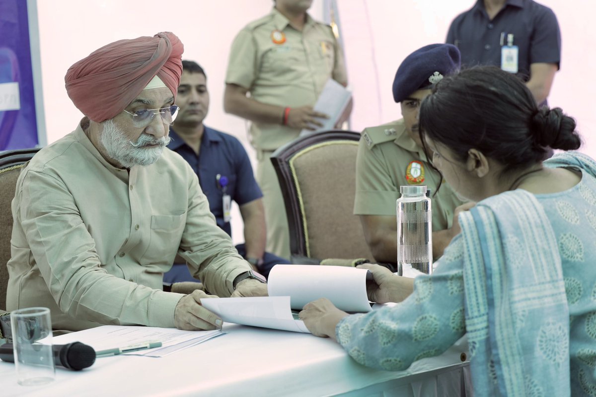 LtGovDelhi's tweet photo. Visited ‘Thana Diwas’ at PS Maurya Enclave today - a platform for direct interaction with citizens, hearing their grievances and ensuring time-bound redressal.

Reiterated to @DelhiPolice the core mandate: Visible, Accessible and Responsive Policing, with zero tolerance for corruption. Directed officials to ensure prompt FIR copies, regular case updates, stronger beat and night patrolling, and focused attention to the safety of women, children and senior citizens.

Also interacted with local residents, emphasizing that active partnership with RWAs and market associations is vital to building trust and a safer Delhi.