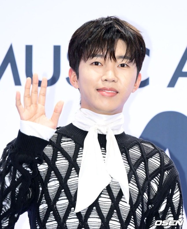 0616emperor's tweet photo. (( 잉영웅 오늘 얼딩 연하남 그자첸거 비밀로하쟈 부끄러워 하실 것 같으니깤ᡣ𐭩 https://t.co/DObdaFlBgs