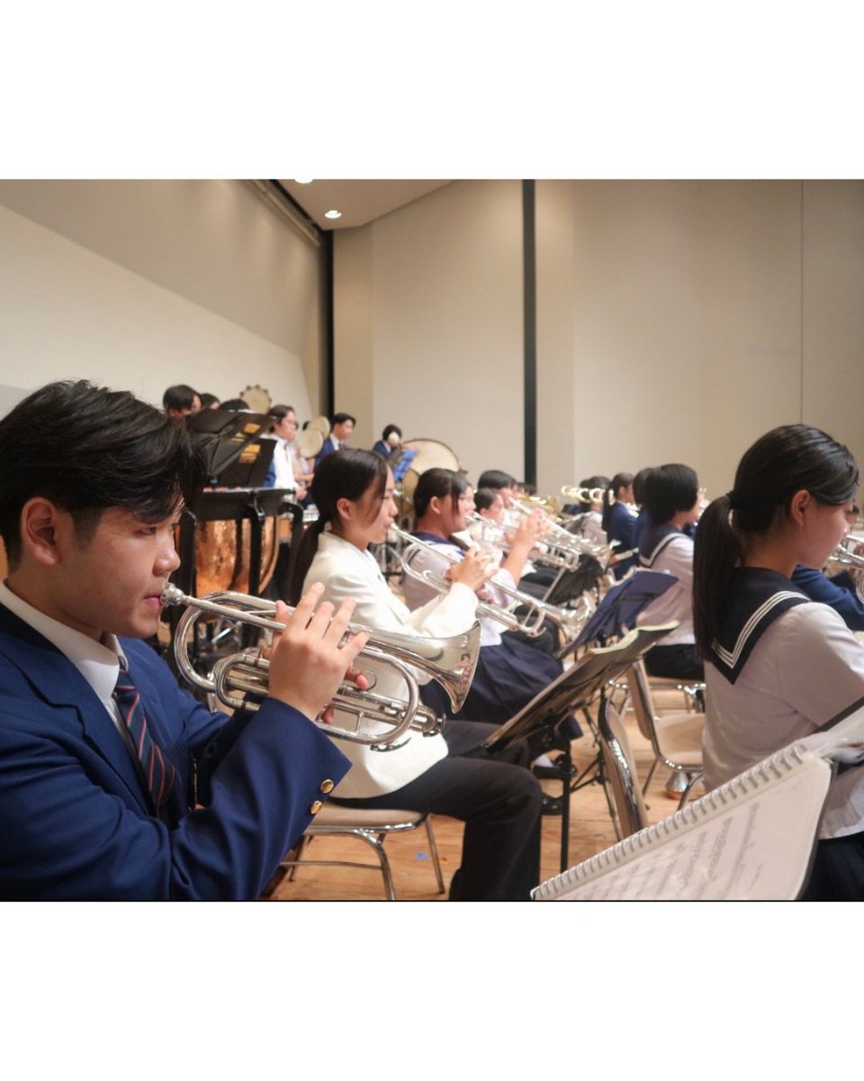 ryu_windmusic's tweet photo. 9月12日(土)に高岡文化ホール 大ホールにて、芳野中学校吹奏楽部、福野中学校吹奏楽部の皆様とジョイントコンサートを開催いたしました💐
2校の中学生の皆様とともに、一体感溢れる演奏をお届けすることができました✨
ご来場いただいた皆様、ありがとうございました！ https://t.co/hvN8gbgwcE