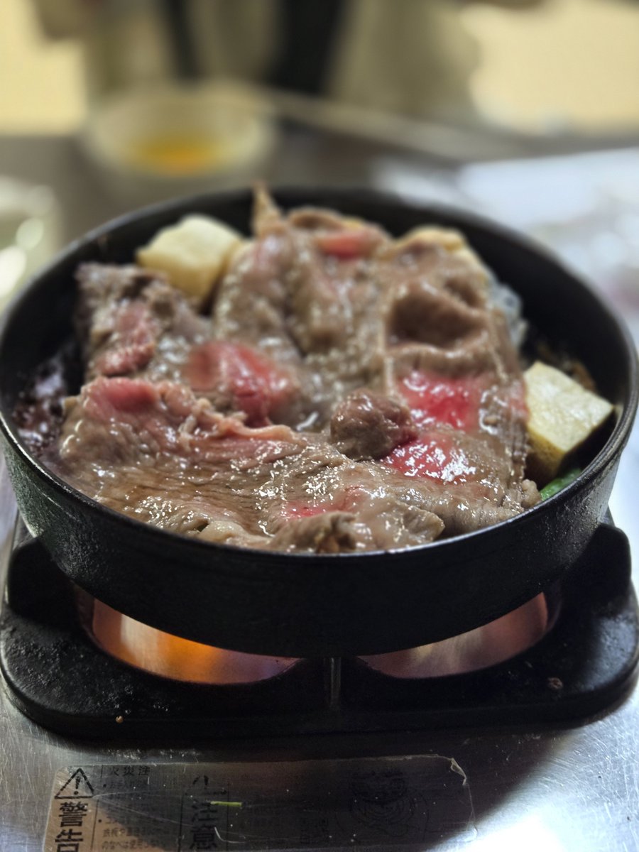 PhotoNyanCats's tweet photo. いっぱい歩いたあとのすき焼きサイコ〜 https://t.co/WFYYRYGz5h