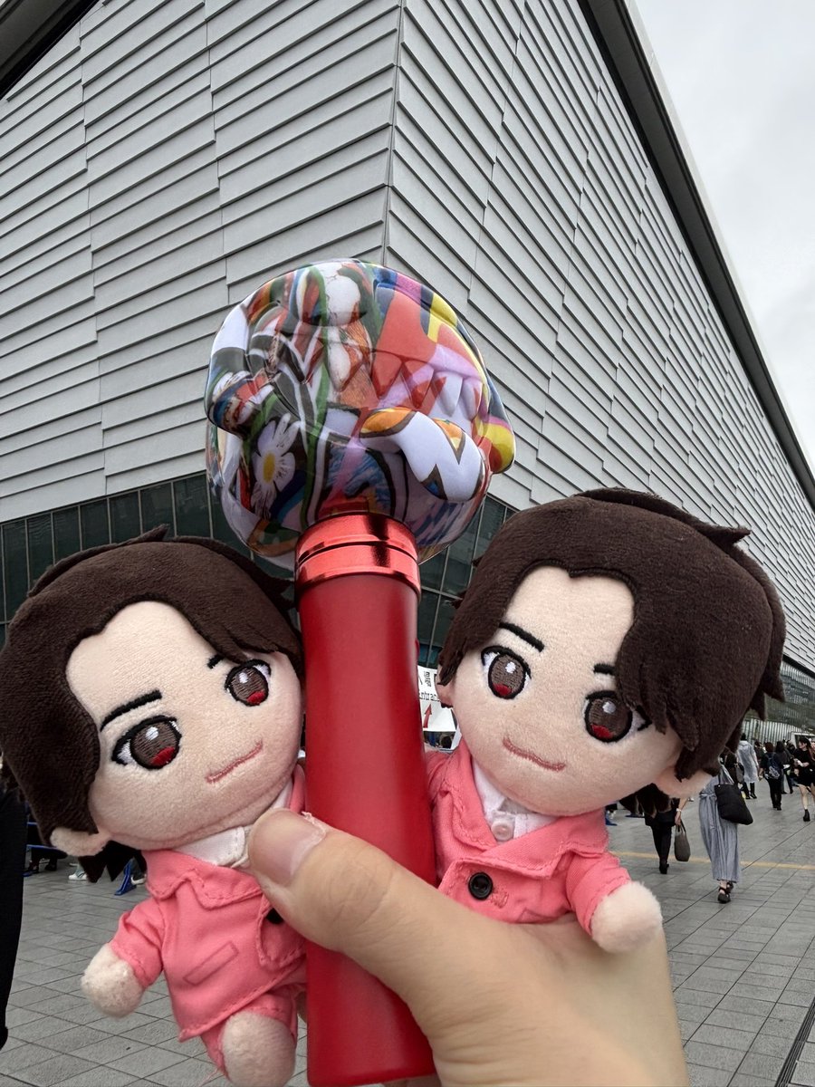 Y_Chigo_KisSTO's tweet photo. 4時半頃ついて入場も完了✨
仙台に続いてまた上のほうだったけどホールとはまた違う感じなんだろな☺️
けどスタンド上って高くて座るまではちょっと怖いんだよな…

#北山宏光LIVE2026
#HiromitsuKitayama #ULTRAction https://t.co/1Ot5GV3gro