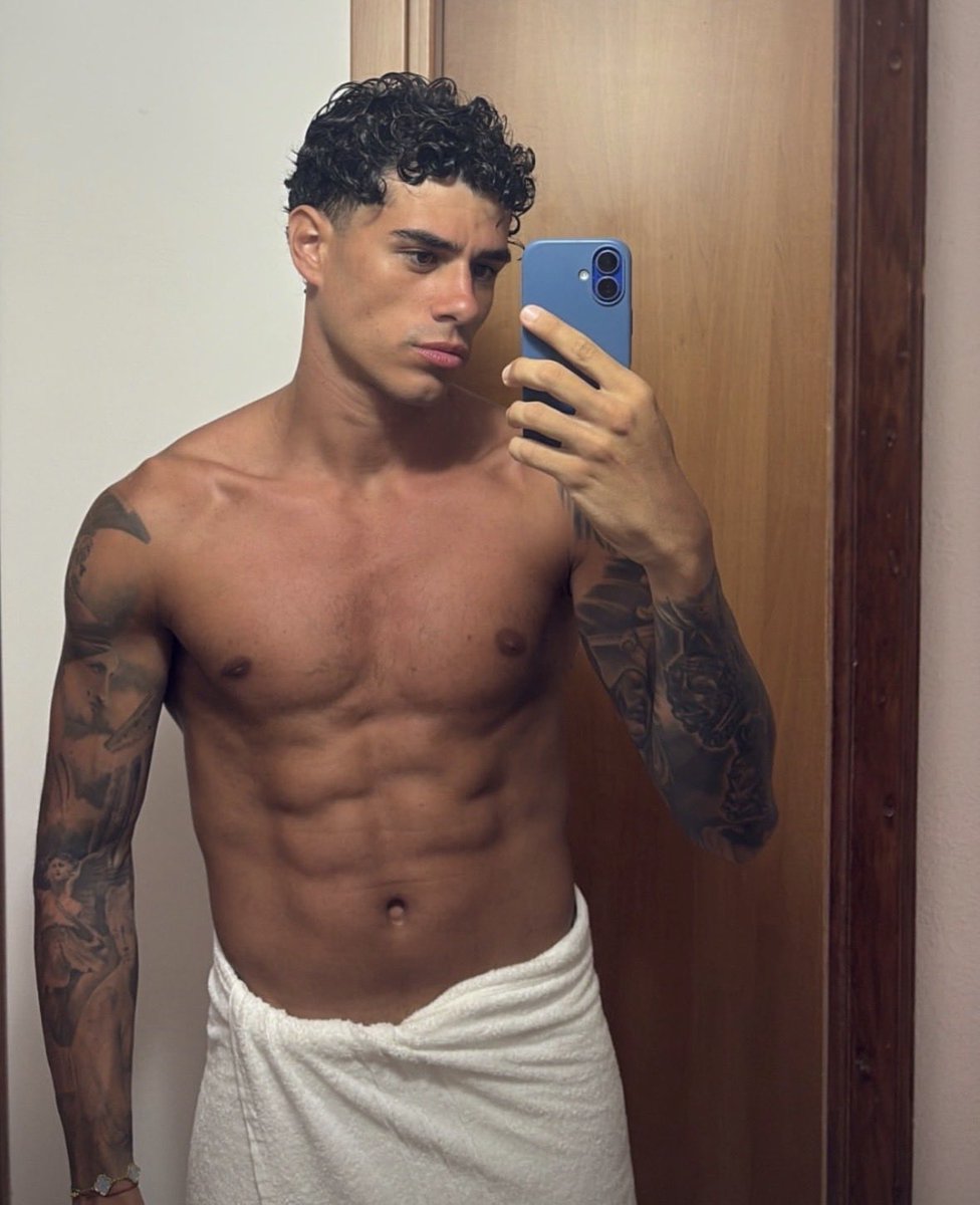 scazZzata's tweet photo. Noi che stiamo aspettando questo bono ma vedremo se sarà un comodino e se avrà grande personalità come varsi, spero non mi deluda🫦
#gfvip https://t.co/9ubNCT6pKa