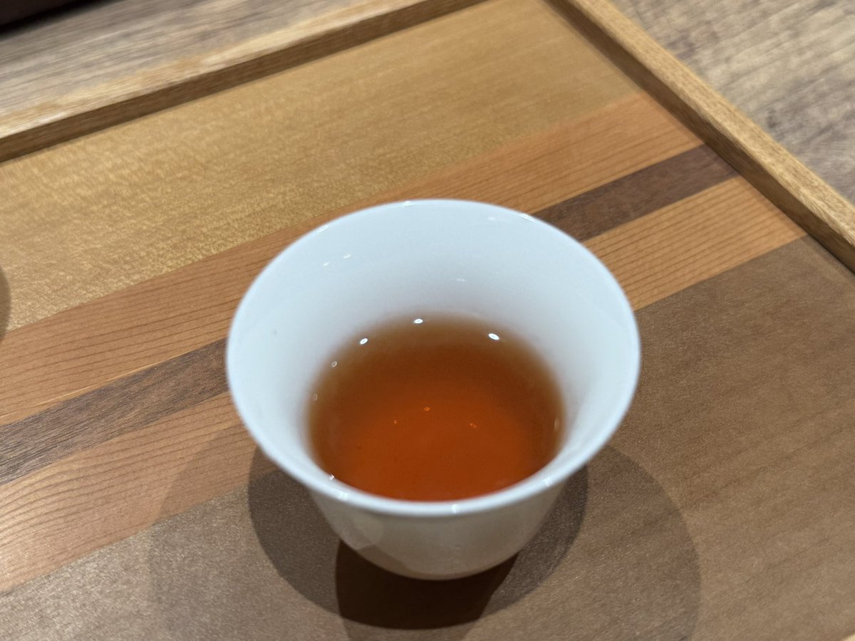 WakohenWeb's tweet photo. ジャスミン茶を切らしてしまって、吉祥寺の青蛾茶房さんに買いに行きました。

普段飲み用、と言いましてもティーバッグと信じられくらないくらい美味しいのと、超リラックスしたいときに飲む用の九韻の高級茶を。鈴木老师、いつも美味しいお茶をありがとうございます✩⡱試飲で頂いた岩茶も大変美味しかったです☺️

#吉祥寺 #青蛾茶房 #中国茶