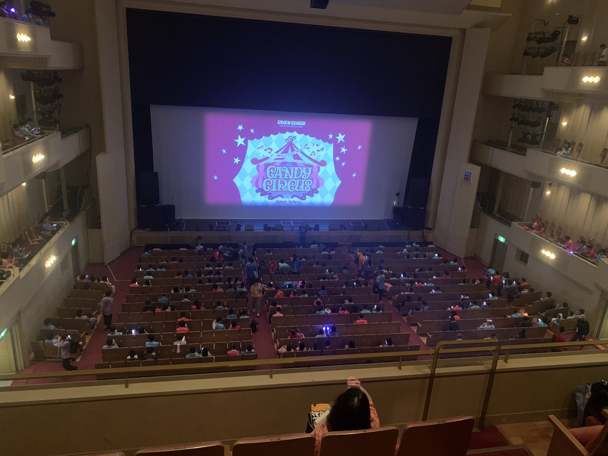 leafia4809's tweet photo. きゃーかす松戸
2階の一番後方席はコチラ
いい見晴らしです笑 https://t.co/pmqdsPbSIi