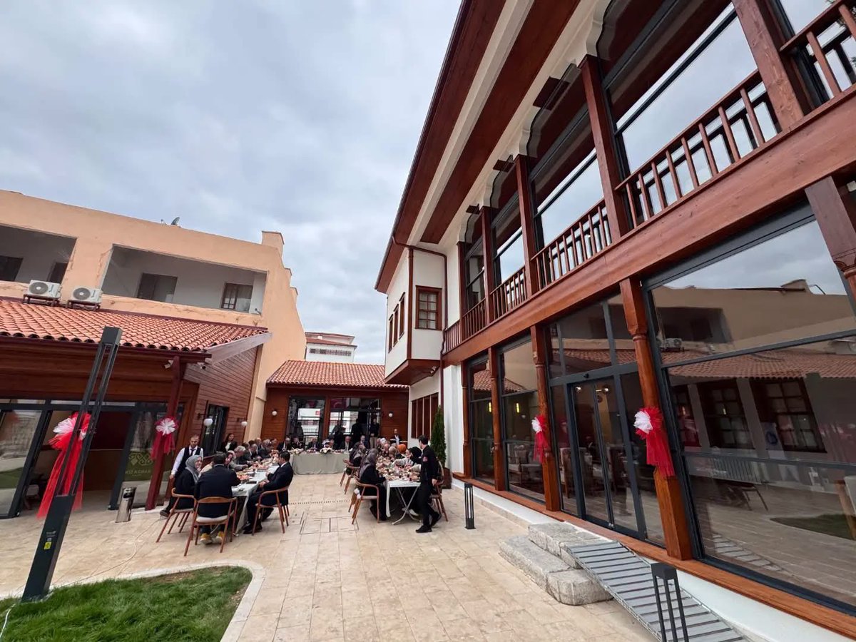 dalyan_abdullah's tweet photo. İkiz Konak Butik Otel’de, kıymetli gazilerimiz ve şehit ailelerimizle birlikte gerçekleştirilen kahvaltı buluşmasına;

MHP Genel Sekreter Yardımcımız ve Çorum Milletvekilimiz Sayın Vahit Kayrıcı, MHP Çorum İl Başkanımız Sayın Mehmet İhsan Çıplak, MHP Merkez İlçe Başkanımız Sayın Mustafa Serdar Avcu ve Çorum Belediyesi Başkanvekilimiz Sayın Ali Beyaz katılım sağladılar.

Kıymetli gazilerimiz ve şehit ailelerimizle bir araya gelmekten duyduğumuz memnuniyeti ifade ediyor, nazik ev sahipliği dolayısıyla Çorum Belediye Başkanımız Sayın Halil İbrahim Aşgın ve ekibine teşekkür ediyoruz.