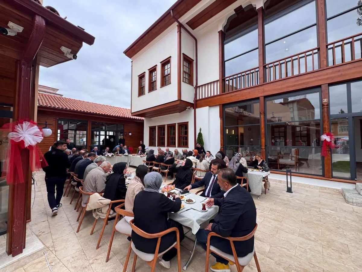 dalyan_abdullah's tweet photo. İkiz Konak Butik Otel’de, kıymetli gazilerimiz ve şehit ailelerimizle birlikte gerçekleştirilen kahvaltı buluşmasına;

MHP Genel Sekreter Yardımcımız ve Çorum Milletvekilimiz Sayın Vahit Kayrıcı, MHP Çorum İl Başkanımız Sayın Mehmet İhsan Çıplak, MHP Merkez İlçe Başkanımız Sayın Mustafa Serdar Avcu ve Çorum Belediyesi Başkanvekilimiz Sayın Ali Beyaz katılım sağladılar.

Kıymetli gazilerimiz ve şehit ailelerimizle bir araya gelmekten duyduğumuz memnuniyeti ifade ediyor, nazik ev sahipliği dolayısıyla Çorum Belediye Başkanımız Sayın Halil İbrahim Aşgın ve ekibine teşekkür ediyoruz.