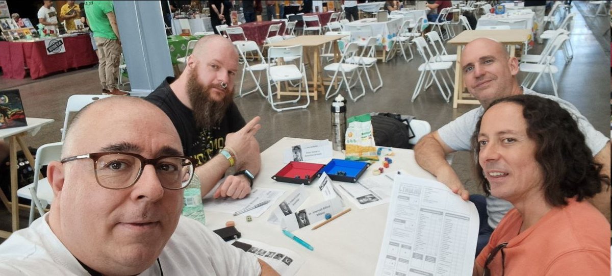 Shadowlandsed's tweet photo. Un vistazo a nuestro primer día en las #LES26 @J_Ludoergosum, en su estupenda y solidaria resurrección. Miguel Ángel, Srytper Rol y Sofía fueron los másters que repartieron juego desde las tierras sombrías. ¡Hoy seguimos! https://t.co/f0kYJNbMlC