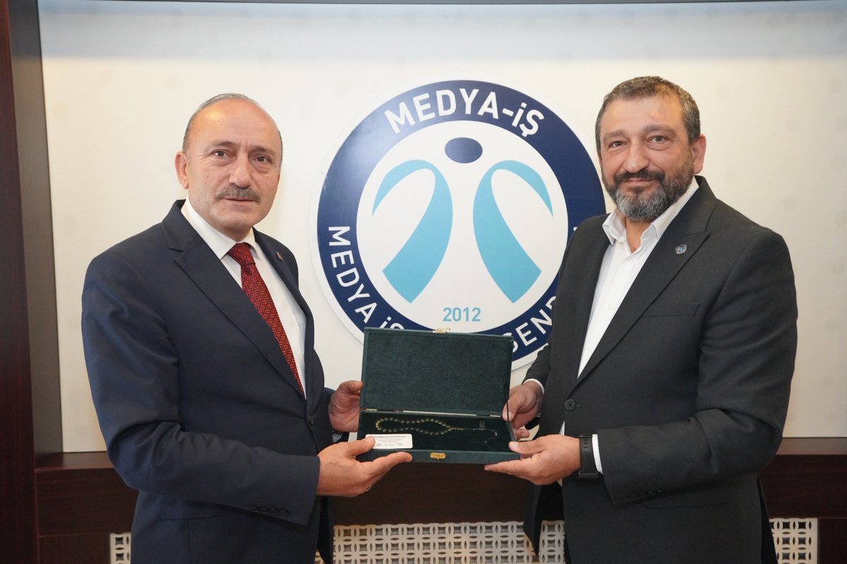 devletsert's tweet photo. HAK-İŞ çatısı altında birlikte yol yürüdüğümüz kardeş sendikalarımız Medya-İş Sendikası Genel Başkanı Sezai Ballı, OLEYİS Sendikası Genel Başkanı Mehmet Keskin, Öz Ağaç-İş Sendikası Genel Başkanı Av. Tuncay Dolu ve Öz Maden-İş Sendikası Genel Başkanı Fahrettin Kütükçü’yü ziyaret ettik.

Ziyaretlerimiz kapsamında sendikal çalışmalarımız, çalışma hayatının güncel gündemi ve emek mücadelemizin geleceğine ilişkin karşılıklı değerlendirmelerde bulunduk.

Kıymetli Genel Başkanlarımıza ve yönetim kurullarına misafirperverlikleri için teşekkür ediyor, çalışmalarında başarılar diliyorum.