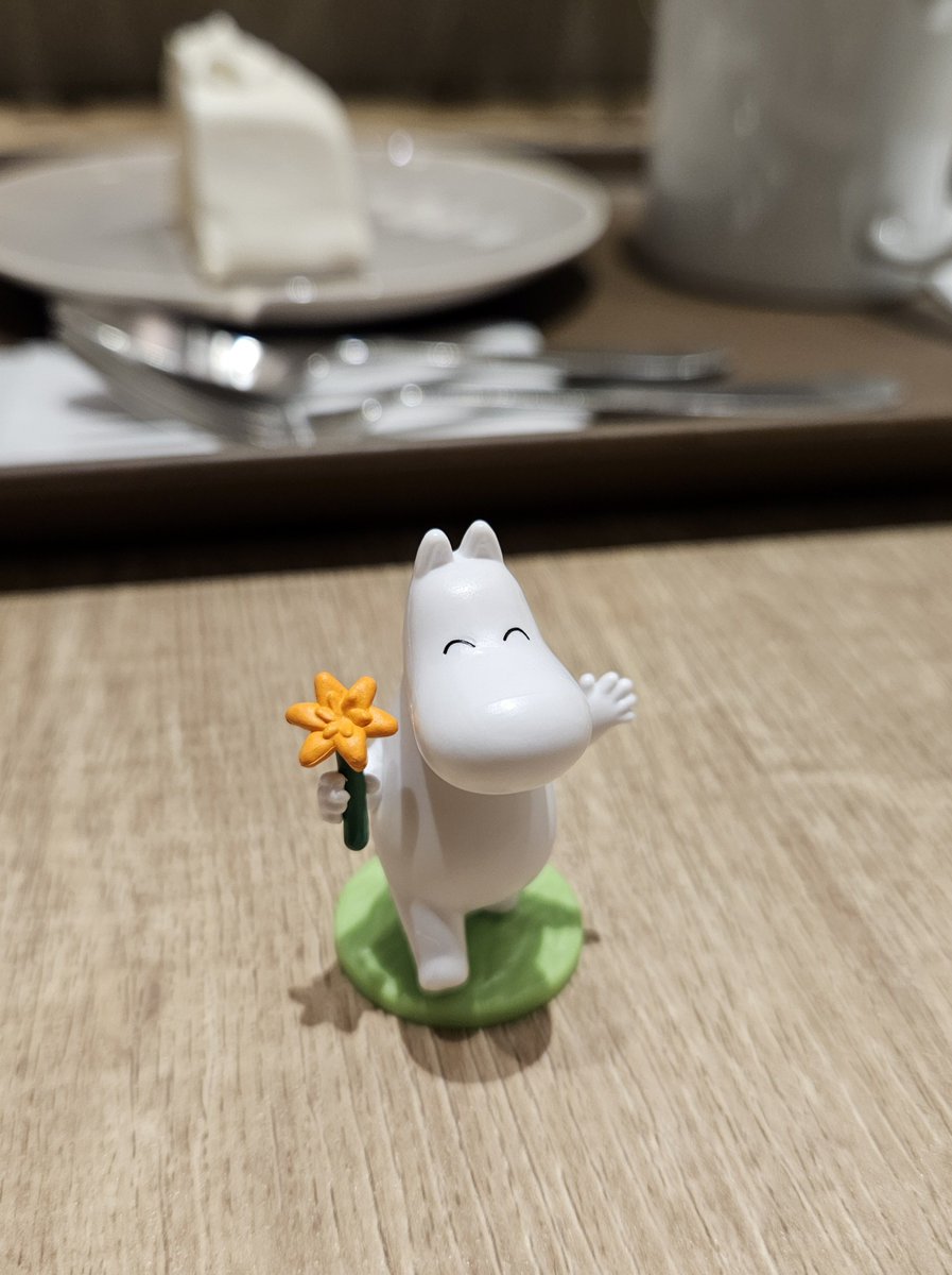 stonezaurus's tweet photo. 「ママー！庭の金木犀が咲いたよ♪」嬉しそうなムーミンの声が聞こえます🍁　#ムーミン　#ガチャガチャ https://t.co/c5kmPkVzp9