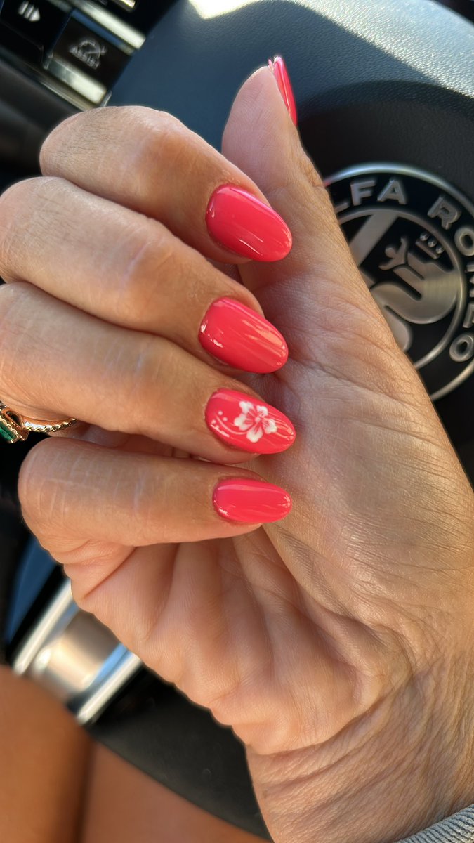 Cris_Cat_bcn's tweet photo. La manicura de estos días 
Tu color preferido? https://t.co/Ud0XFAULav