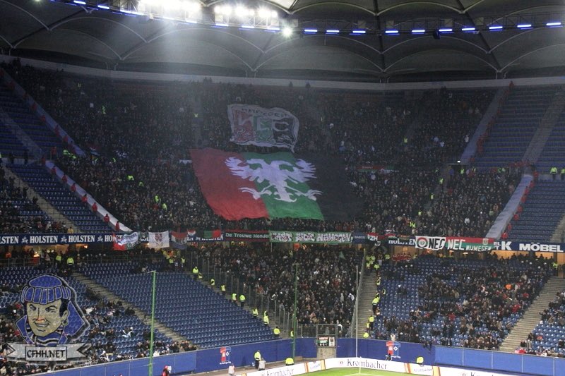 HaroldBastiaans's tweet photo. Al jaren zorgen de supportersgroepen van N.E.C. Nijmegen voor gigantische sfeeracties en bomvolle uitvakken, de Supportersvereniging #NEC #EastSide & #HKN Legio Noviomagum en alle andere dragen bij aan een fantastische uitdraging van onze drie kleuren Rood Groen en Zwart ❤️💚🖤

Deze club verdiend respect, en respect krijgen ze ook, in binnen en buitenland. 

Het team draait nog niet, na de afstraffing tegen Cambuur waren er toch 2200 die het uitvak in Turijn verraden, onze club leeft, niet nu alleen maar ook ttv de Jupiler League.

Wij zijn samen NEC ❤️💚🖤
