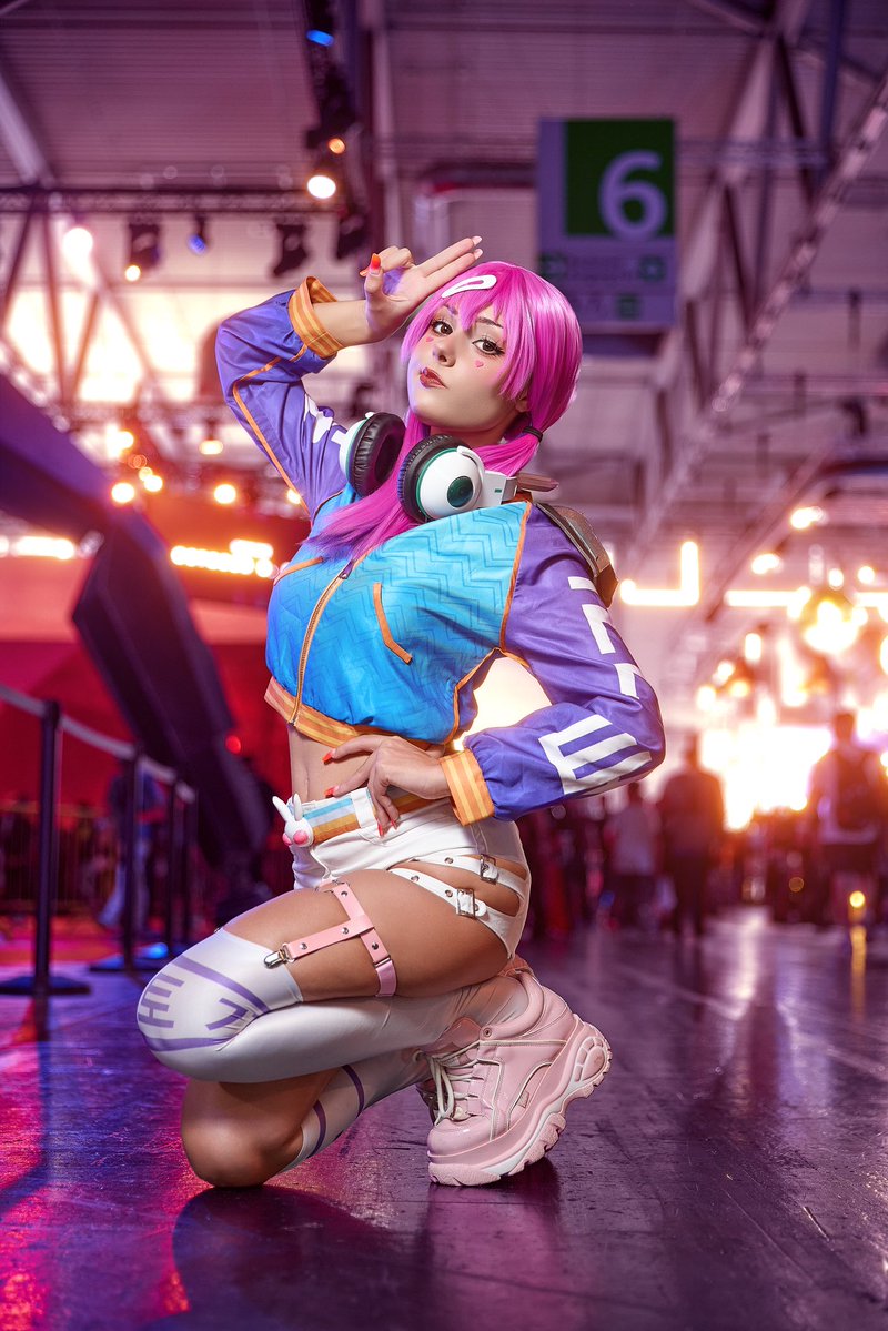nymphahri's tweet photo. EDM https://t.co/wV8SJtAxAG comeback 🐰💗 nobody ever remembers about this skin tho https://t.co/4SJotklkGB