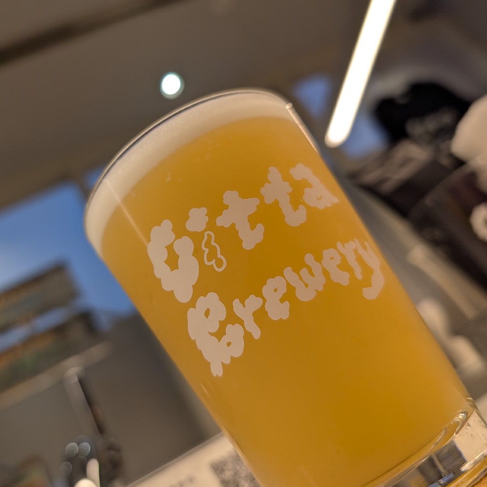 TomoHajime's tweet photo. Ash Moment, Citta Brewery
割と最近のブルワリーで、初めて飲みましたが、なかなか綺麗な造りで良いね https://t.co/93k39CUnjZ