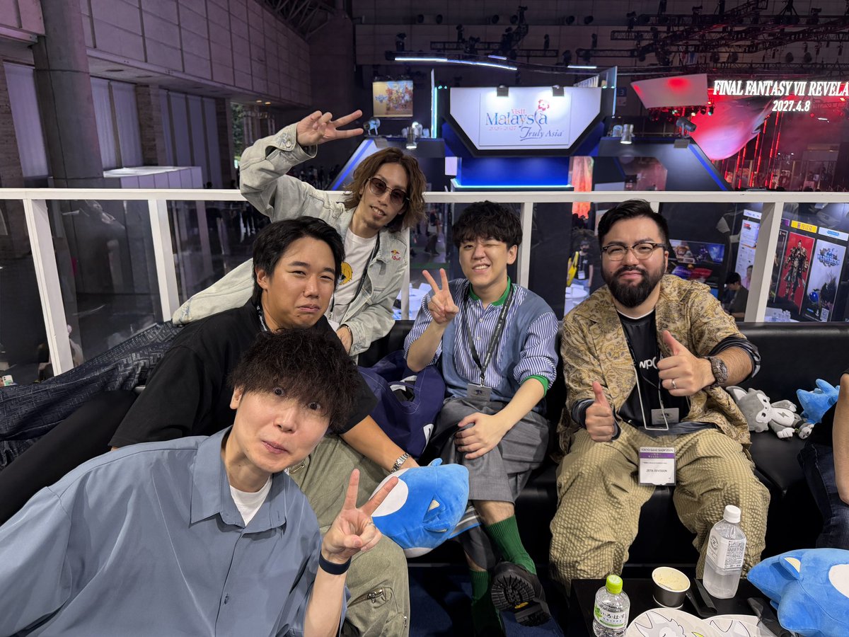 DONPISHA22's tweet photo. TGS離脱！毎年会場着いて階段降りてる時が1番TGS今年も来たなぁ感出てテンション上がるんだよなぁ
来て下さった方々ありがとうございましたー！！
楽しい1日となった！
今日の俺は一味違くて写真も撮ったぞ
#プレイステーション #しんじ #ペルソナ同好会 #ZETAラウンジ https://t.co/r1NyFzyJOW