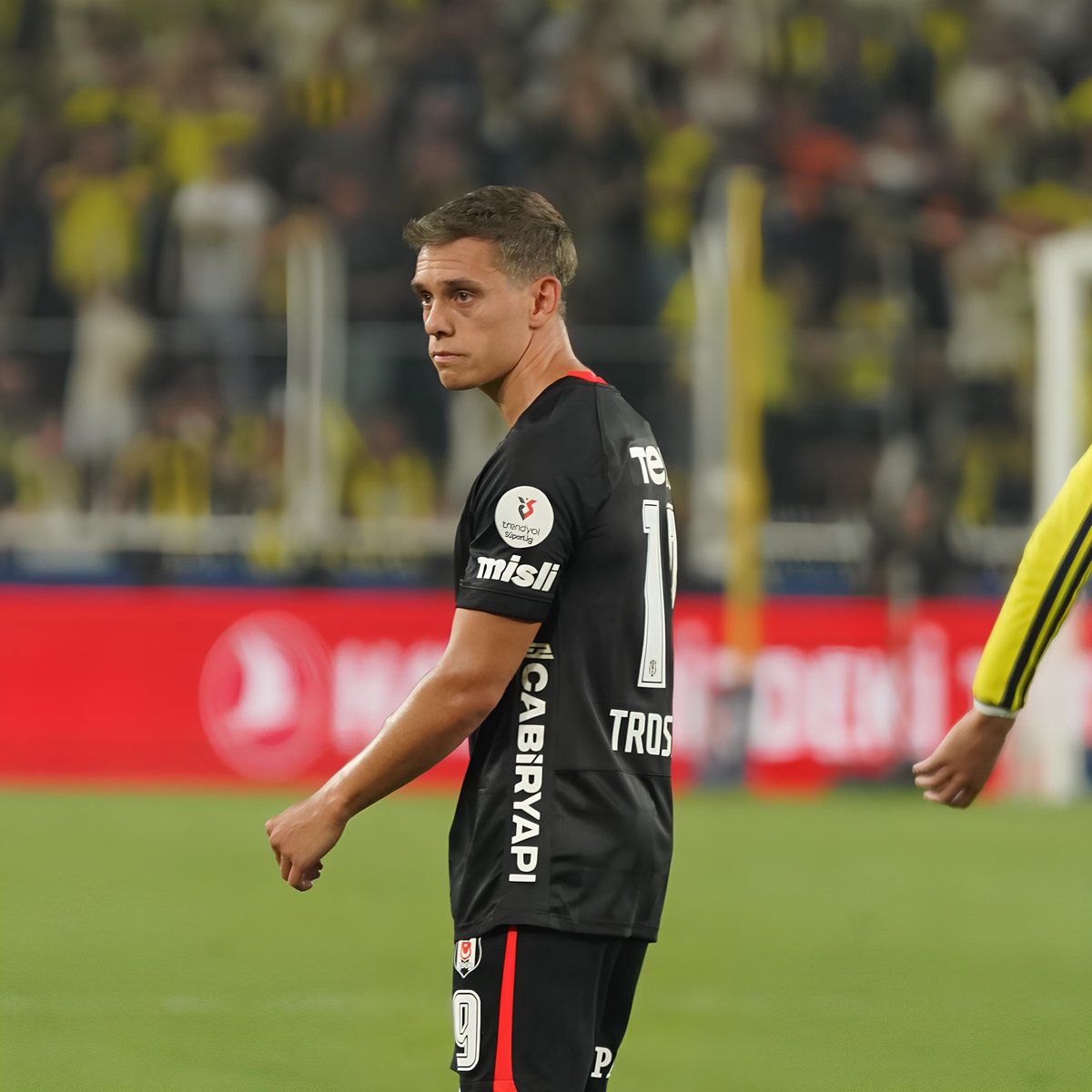 kartalhatti's tweet photo. Leandro Trossard 2-4 hafta sahalardan uzak kalacak. https://t.co/88QbUcJZ37