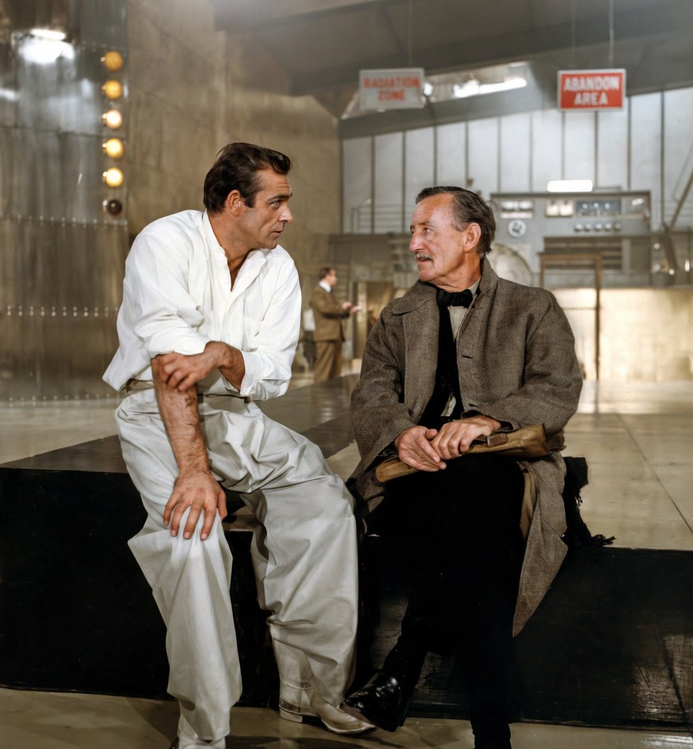 SeanConneryAr's tweet photo. #SeanConnery  &amp; #IanFleming
007 #JamesBond ⚪️⚪️⚪️🔴 https://t.co/tBRQ4b5KVB