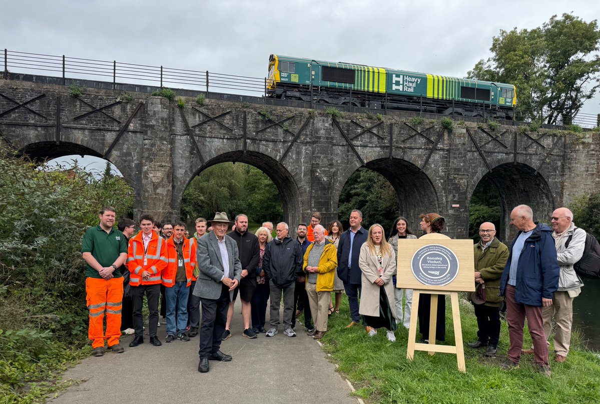 NetworkRailWAL's tweet photo. 💪Built in 1826 🚆Still carrying trains in 2026...

This week we celebrated 200 years of Bassaleg Viaduct, in Newport. 

The second oldest operational railway bridge in the world!

Not a bad track record...😉 

#Railway200 #SouthWales #BasselegViaduct https://t.co/29BYfFhr5q