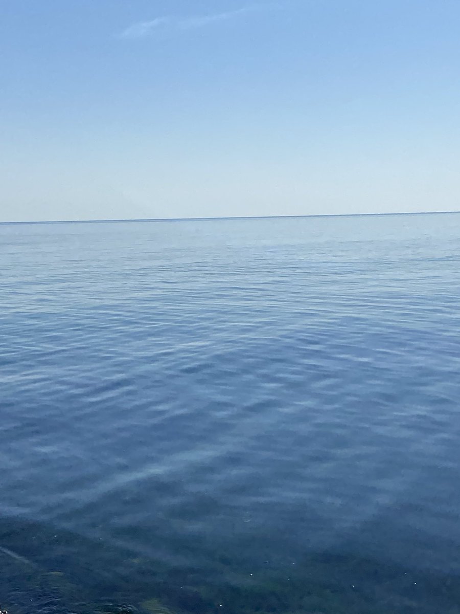 PortiankoVP's tweet photo. A calm sea beneath a dangerous sky over Odesa.
Sometimes, nature still gives us a chance for a moment of peace. https://t.co/w322SkYP2j