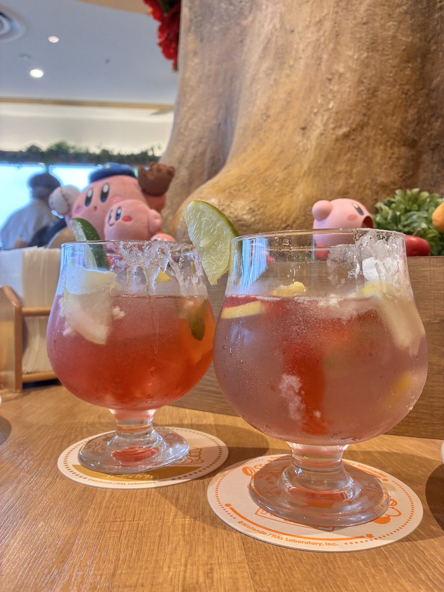 hotate_666's tweet photo. 愉快なサングラスをしたカービィが登場 https://t.co/NA0dt9ynTI